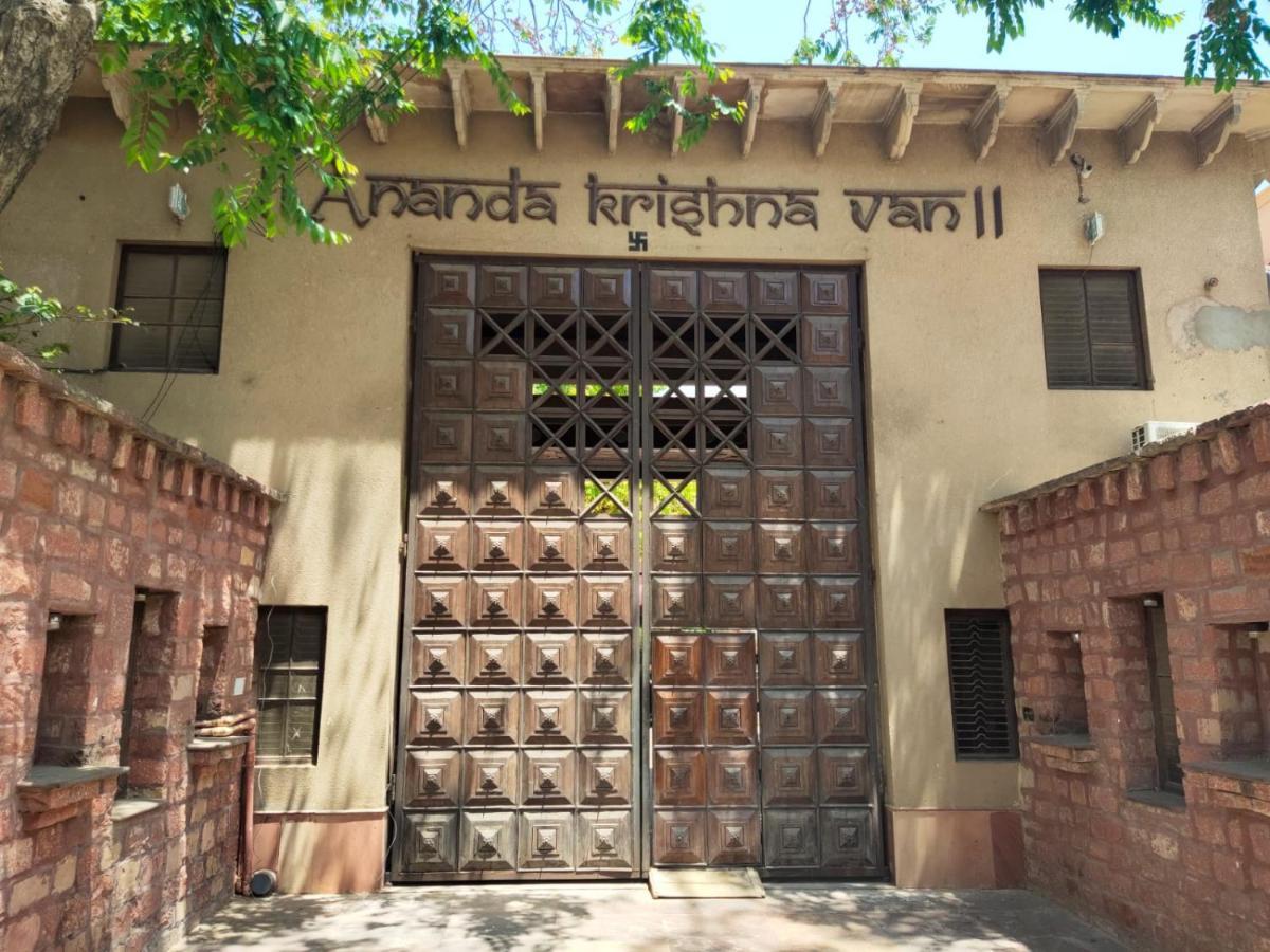 Ananda Krishna Van Vrindāvan Esterno foto