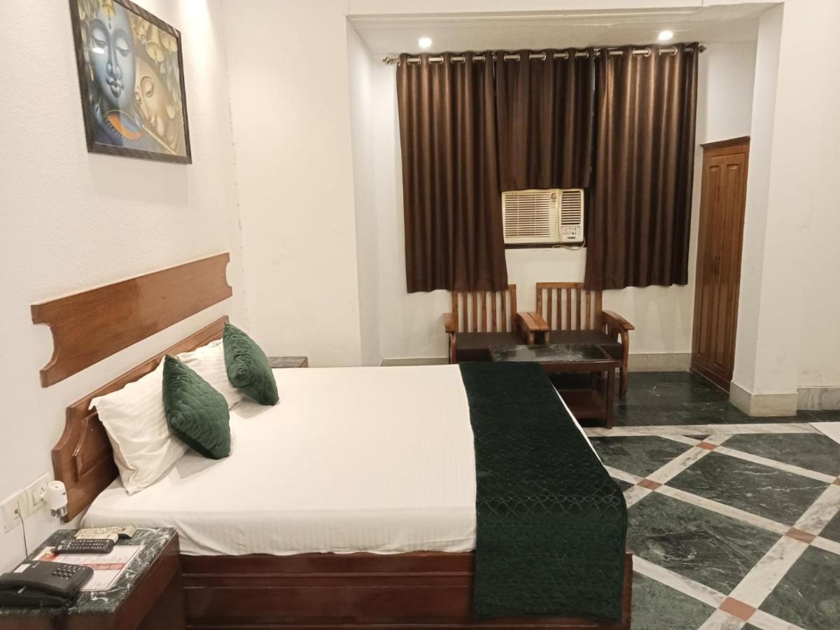 Ananda Krishna Van Vrindāvan Esterno foto