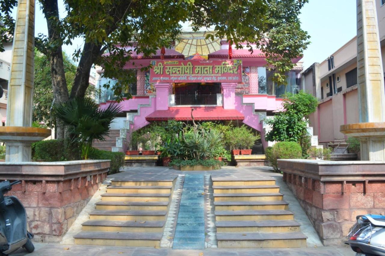 Ananda Krishna Van Vrindāvan Esterno foto