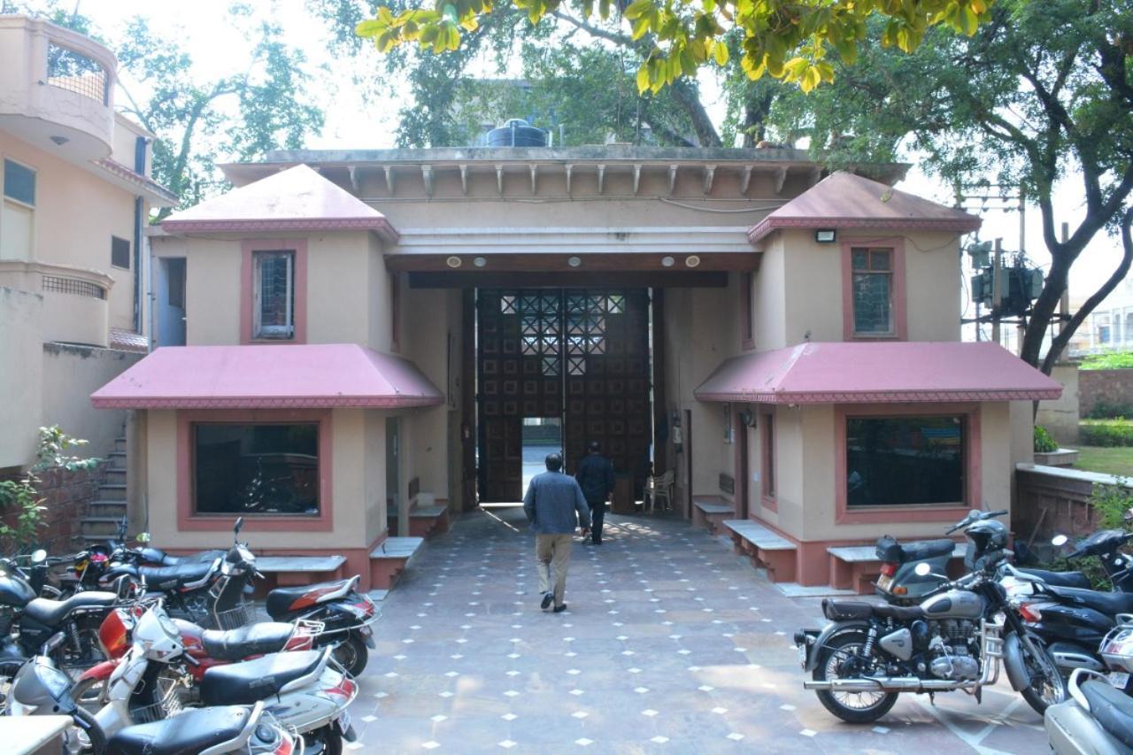 Ananda Krishna Van Vrindāvan Esterno foto